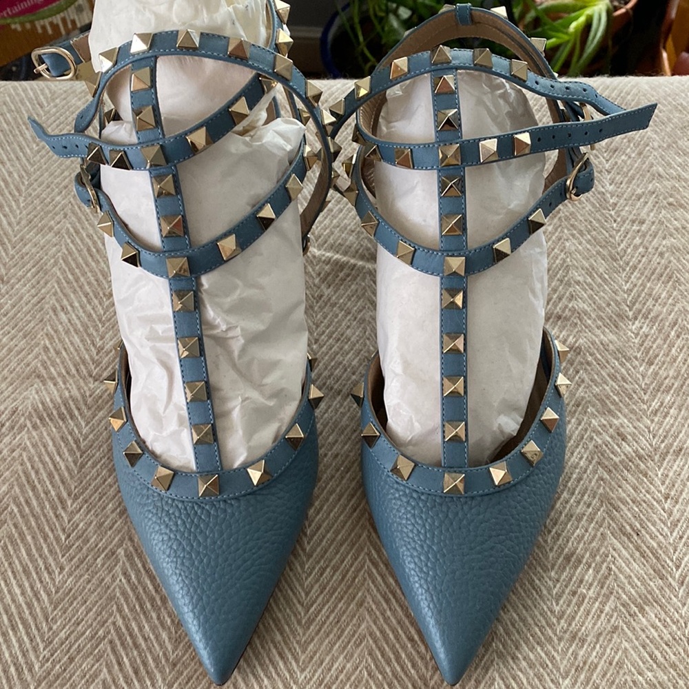 Valentino Garavani Rock-studded pumps